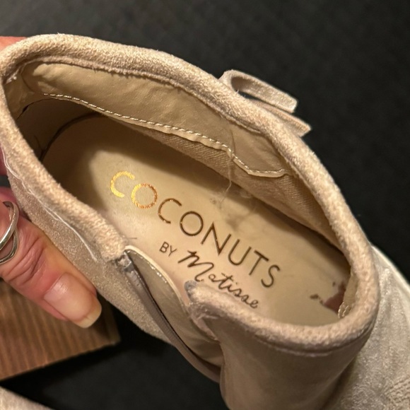 Coconuts by Matisse open toe fringed bootie, never worn, size 7.5 - Picture 3 of 5